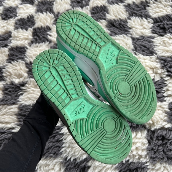 Authentic Nike Dunk Low Green Glow womens 8 - Picture 2 of 5